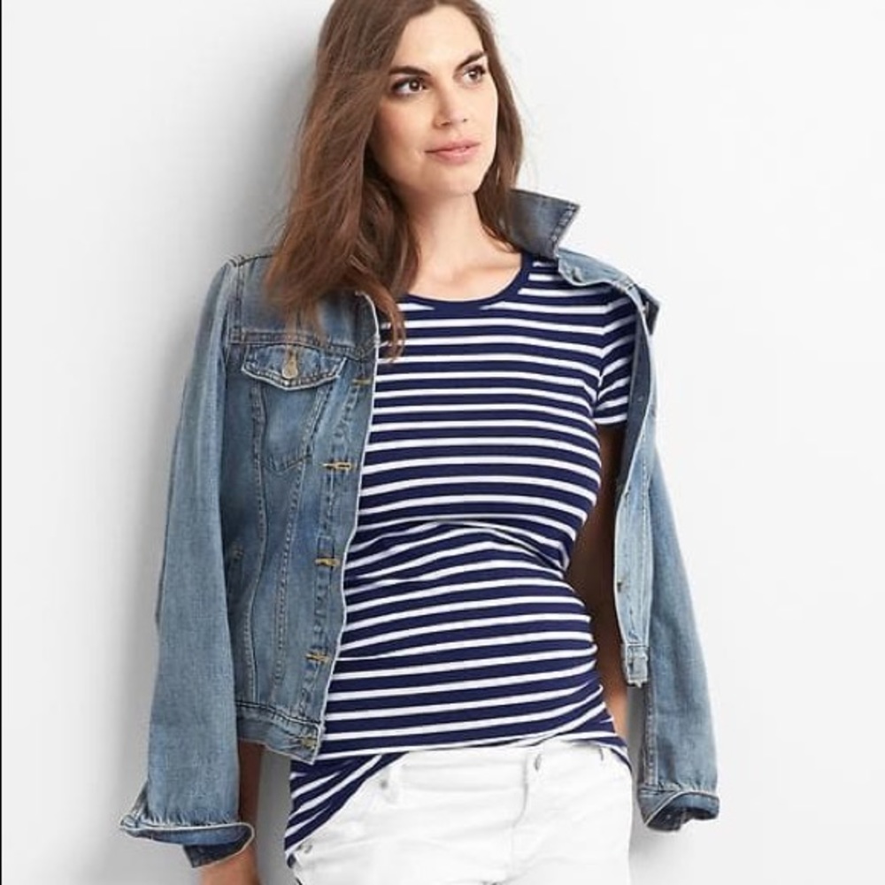 📍📍SOLD📍📍 Gap Maternity Striped Top